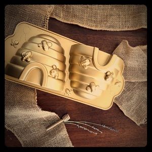Nordic Ware Beehive Cake Pan, One, Gold